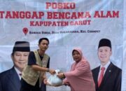 Anggota DPR RI, Muhammad Husein Fadlulloh Santuni Korban Banjir Garut Selatan