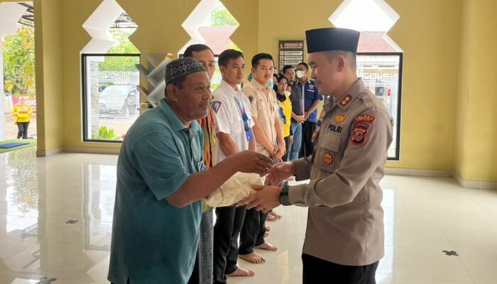 Pulihkan Ekonomi Rakyat, Polres Sumedang Sebar Paket Sembako