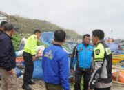 Gelombang Mulai Surut, Nelayan Tasela Belum Melaut