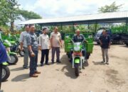 DLHK Sumedang Salurkan Bantuan Sarana dan Prasarana Pengelolaan Sampah