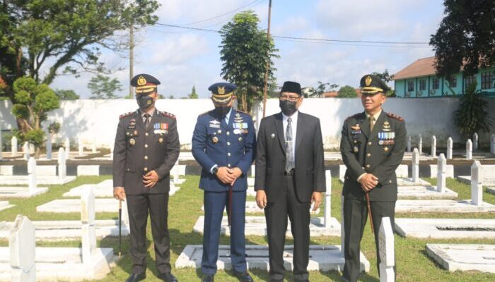 Wali Kota Tasik Ziarah ke TMP Kusumah Bangsa