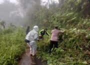 Jalan Menuju Parentas Cigalontang Longsor, Warga Terkurung