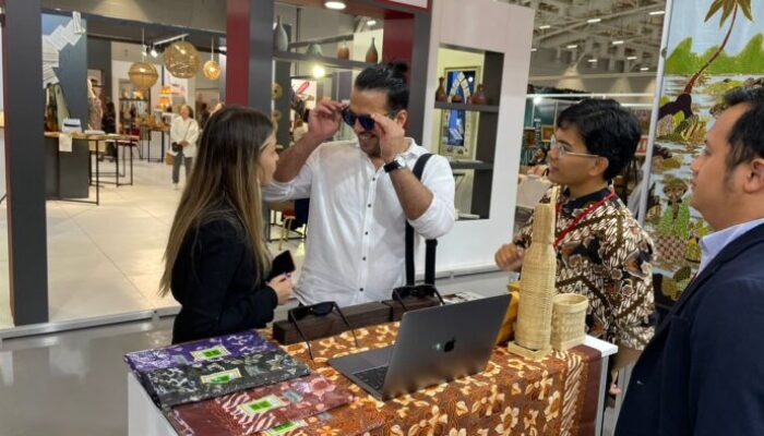 Santri Bikin Kerajinan dari Kayu Tembus Pasar Internasional