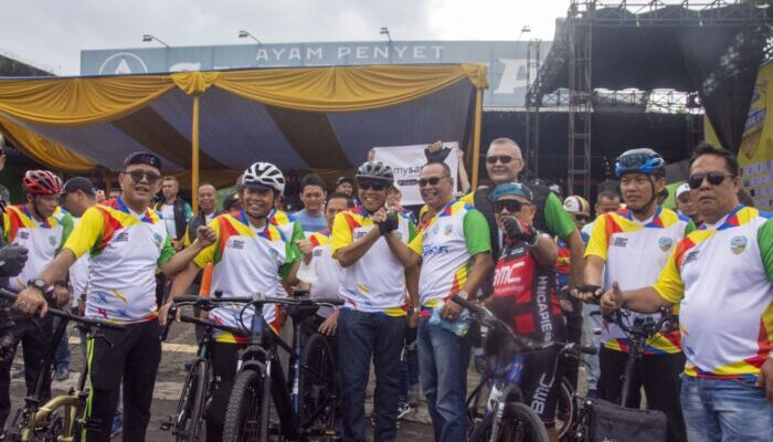 Balap Sepeda Criterium di Jalan HZ Mustofa Tasik, Meriah