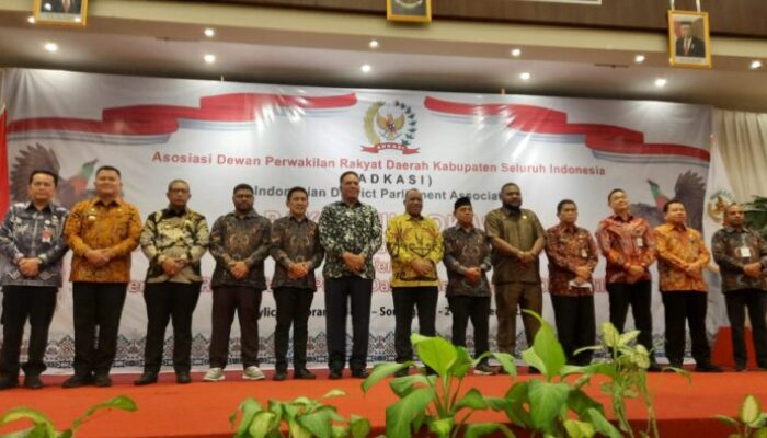 Pj Gubernur Papua Barat Minta Legislatif dan Eksekutif Kolaborasi Tingkatkan Kesejahteraan Rakyat