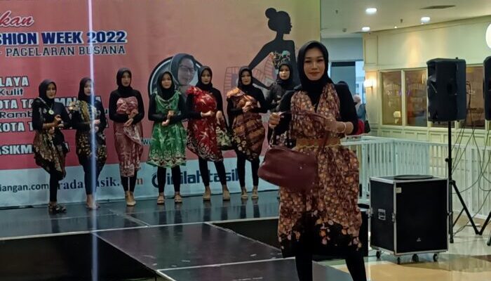 Karya Siswa SMA-SMK di Tasikmalaya Fashion Week 2022