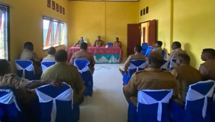 Pj. Bupati Maybrat Tekankan Kepala Distrik Bersinergi dengan TNI Polri