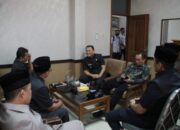 Cheka Sambangi Ruang Fraksi DPRD Sebelum Paripurna