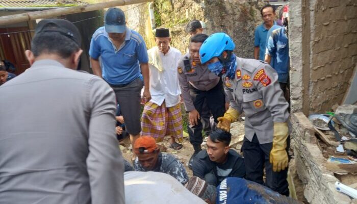 Siswa SPN Polda Jabar Dikerahkan Evakuasi Korban Gempa Cianjur