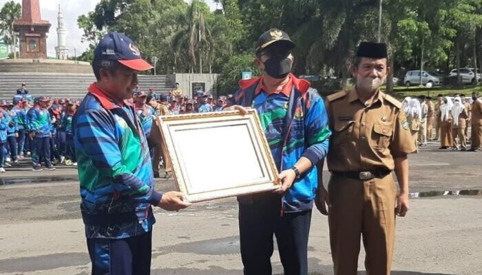 Semua Desa Alami Kemajuan, Bupati Tasik dapat Satya Lencana Bakti Desa
