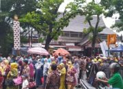 Copet Beraksi dalam Kerumunan Penggembira Muktamar ke-48 Muhammadiyah