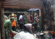 Pembersihan Puing Pascakebakaran Pasar Ciawi