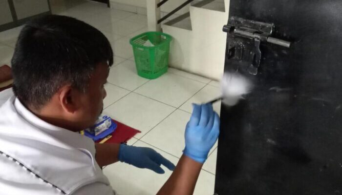 Maling Bobol Kantor Kas BPRS di Indihiang