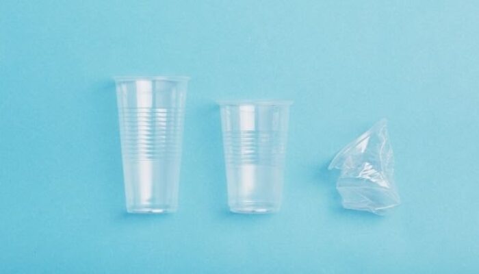 FKP Unhas: Mikroplastik Banyak Ditemukan dalam AMDK Gelas Plastik, Bukan Botol atau Galon