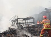 Terbakar, Ratusan Kios Pasar Besi Cikurubuk Nyaris Rata Dengan Tanah