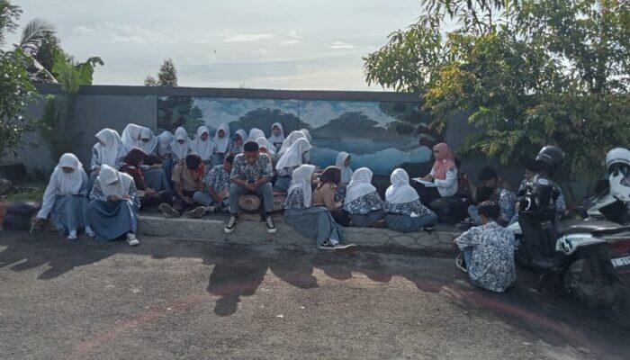 Siswa SMAN 1 Cigalontang, Budayakan Belajar di Alam Terbuka