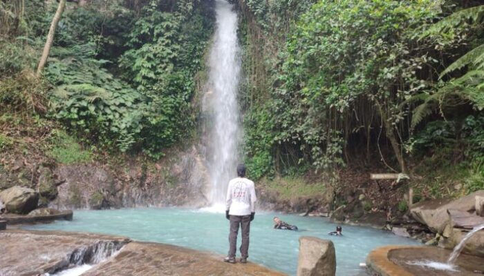 Luar Biasa! Curug Koleangkak Subang, Warna Airnya Biru