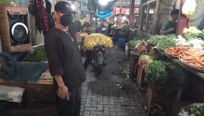 Copet di Pasar Singaparna, Ibu-ibu Dengan Dandanan Mentereng