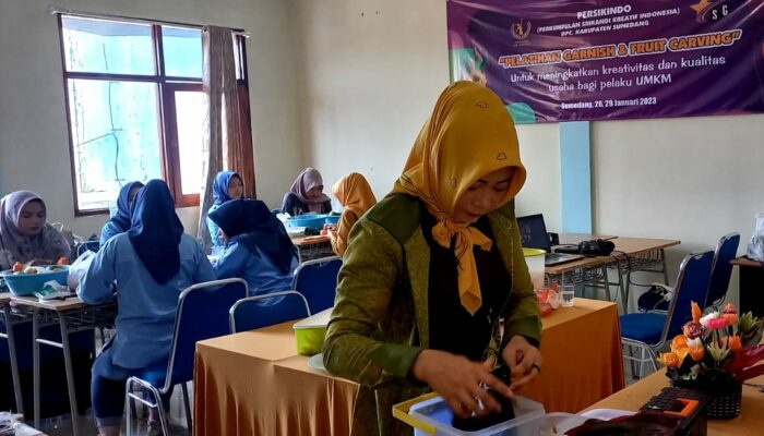 Pelatihan Garnish dan Fruit Carving, Dongkrak kreativitas UMKM Sumedang