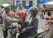 Cegah Kecelakaan, Polres Tasikmalaya Bagikan Helm