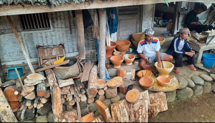 Dulang Kampung Naga, Bikin Nasi Makin Pulen dan Harum