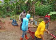 Wujudkan Harmonisasi Sitkamtibmas, Polisi di Majalengka Bantu Warga Bersihkan TPU