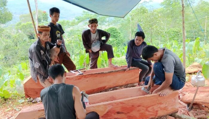 Lesung Kebutuhan Pokok Masyarakat Kampung Adat Naga