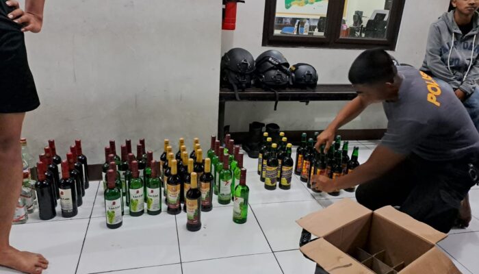 Polisi Nyamar, Terungkap Peredaran Miras di Sukabumi