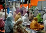 CIANJUR: Terdampak Gempa Salat Tarawih di Tenda Pengungsian