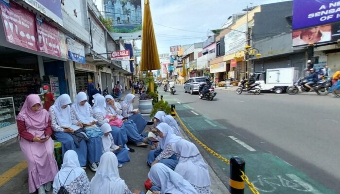 Pelajar SMA Al Muttaqin Tasikmalaya, Tadarus di ‘Malioboro Tasik’