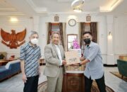 BANDUNG: Mayapada Grup Salurkan Bantuan Ribuan Paket Sembako