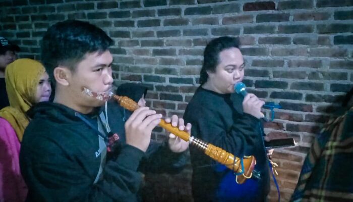 SUMEDANG: Seni Reak Keliling Kampung Bangunkan Warga Sahur