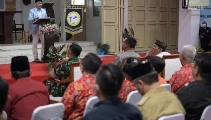 Gubernur Serahkan Perizinan Pembangunan Gereja di Bekasi