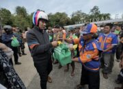 BUBOS 7: Warga Tak Mampu Diberi Rantang Makanan