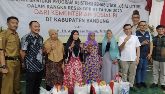 Sentra Abiyoso Salurkan Bantuan ke Lansia dan Disabilitas di Kutawaringin