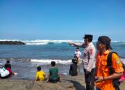 Wisata Pantai Membludak, Brimob Polda Jabar Diterjunkan