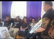MAYBRAT: Melayat ke Rumah ASN Meninggal, Pj Bupati Puji Kiprah Mendiang Marthence Wafom