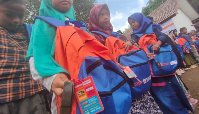 Siswa SD di Cianjur Dibekali Tas Siaga Bencana, Ini Manfaatnya