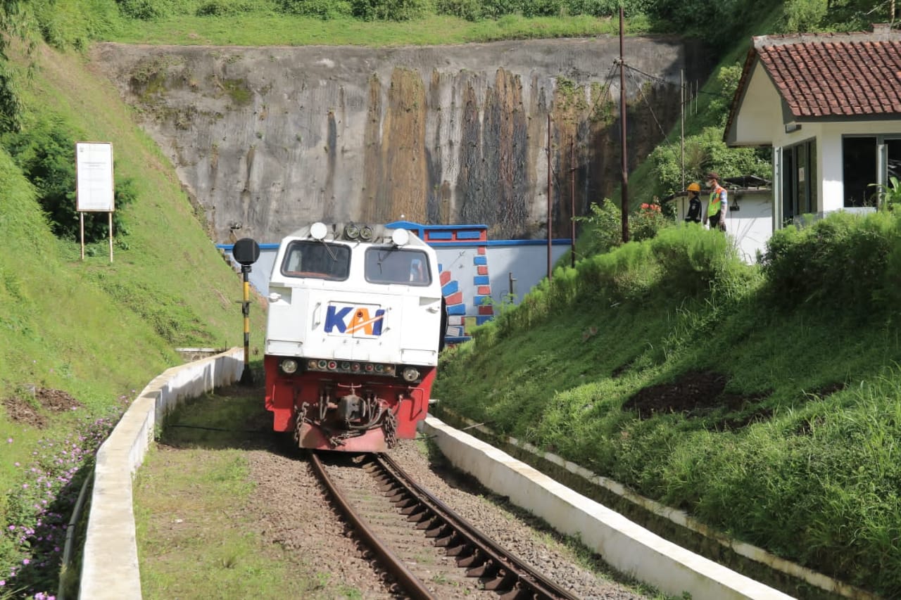 Daop 2 Bandung: Keberangkatan Kereta Api Jadwalnya Berubah | KAPOL.ID