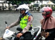 Ngidam, Ibu Muda Ingin Dibonceng Motor Patroli Polisi