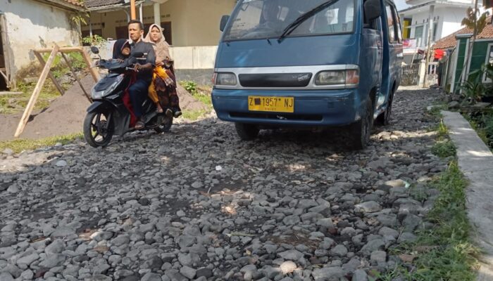 Jalan Karangdan Bikin Kendaraan Sering Masuk Bengkel