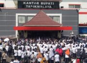 Setelah Warga, Giliran Aparat Desa Desak Pemkab Tasik