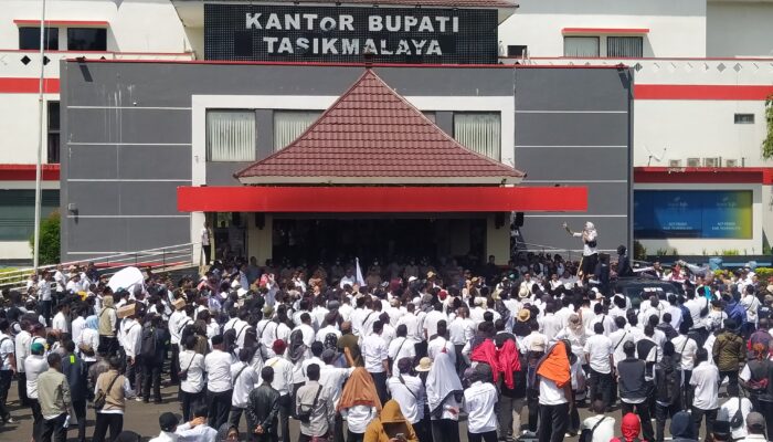 Setelah Warga, Giliran Aparat Desa Desak Pemkab Tasik