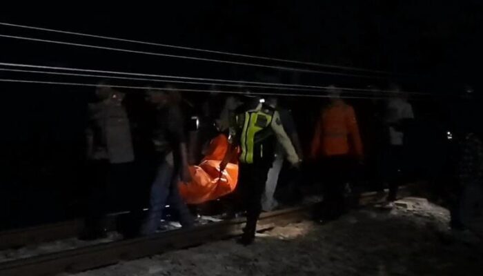 Tertabrak Kereta Api Semalam, Tewas Mengenaskan