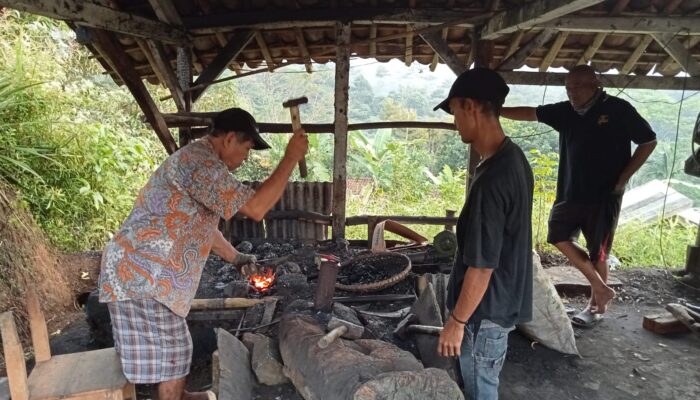 Jelang Iduladha Golok dan Pisau Paling Dicari