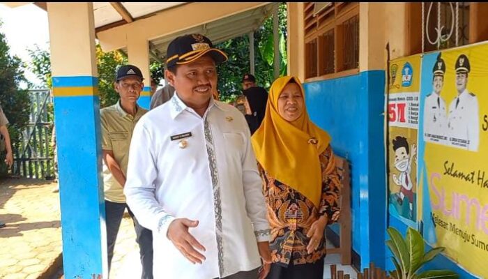 SDN Bendungan 2 Ditinjau Bupati Dony, Sarpras Belum Lengkap