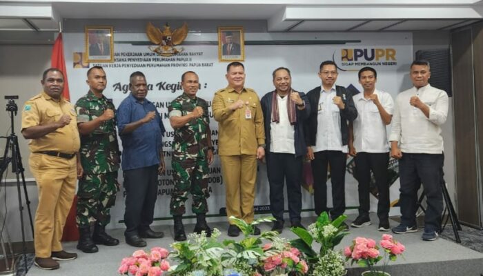 MAYBRAT: Bernhard Desak PUPR Perbaiki Rumah Masyarakat Eksodus