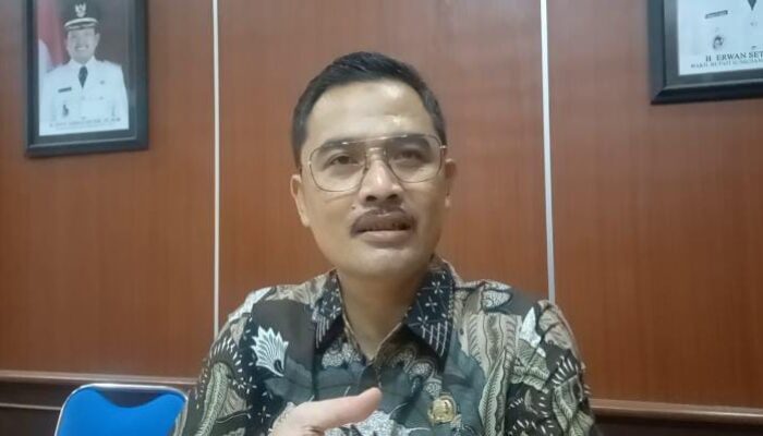 Raih Gelar Doktor, Eka Ganjar Kurniawan Dibanjiri Ucapan Selamat dan Do’a