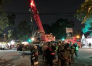 Pemkot Bandung Bongkar Sejumlah Reklame Ilegal