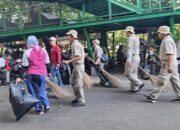 Kawasan Hutan Kota Babakan Siliwangi Dibersihkan Aparat Pemerintahan dan Warga